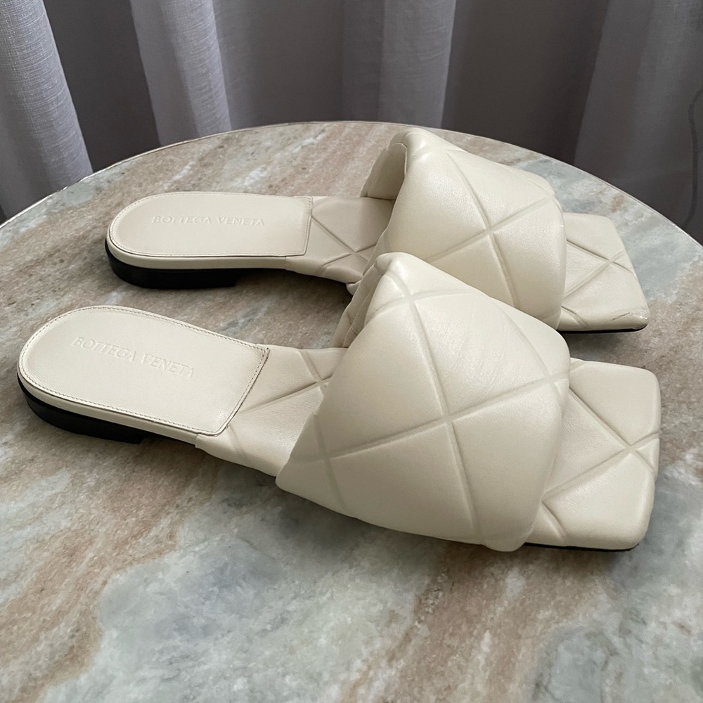 Bottega Veneta Flat Lido Sandals